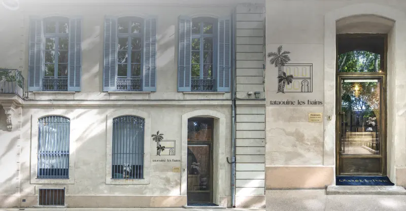 La façade du hammam au 8 quai de la Fontaine : l’enseigne Tataouine les bains à côté de la porte vitrée